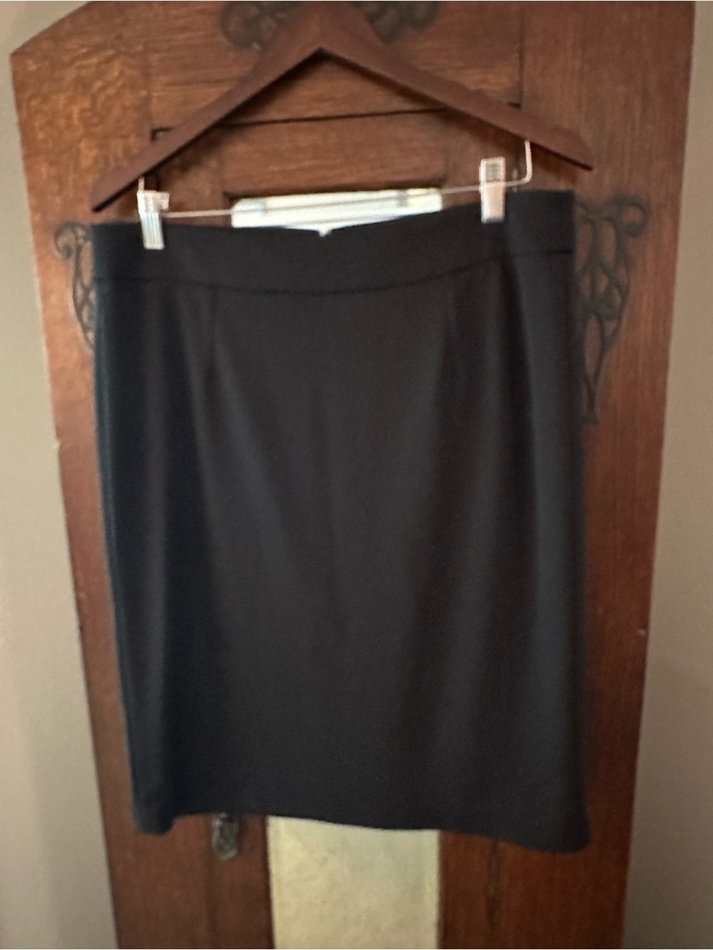 Karl Lagerfeld Women's Black Pencil Skirt Size 12 Knee Length Lined with Zipper